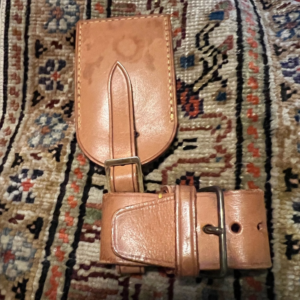 LOUIS VUITTON: MALLETIER LUGGAGE TAG